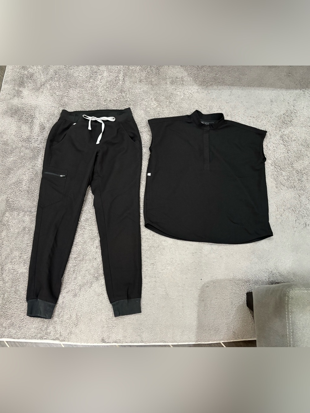 XS FIGS Black Scrub Set